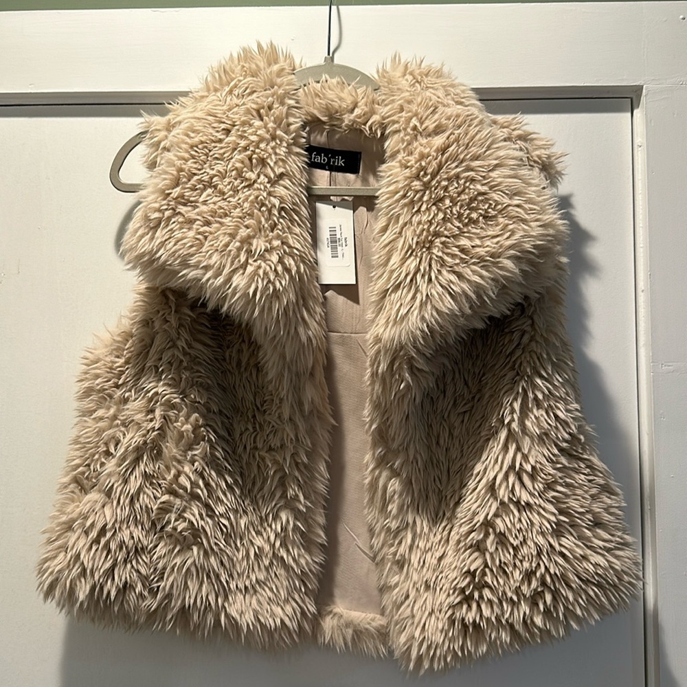 NWT- Fuzzy Vest- Size Large- Fabrik
